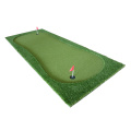 Golf mettant le tapis d&#39;herbe artificielle verte